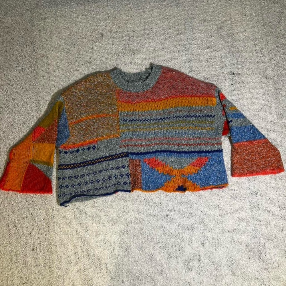 Moon & Madison multicolored knit cropped sweater w bell sleeves Size S